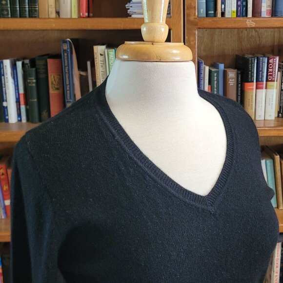 100% cashmere sweater in black by Charter Club, size M - Picture 7 of 8